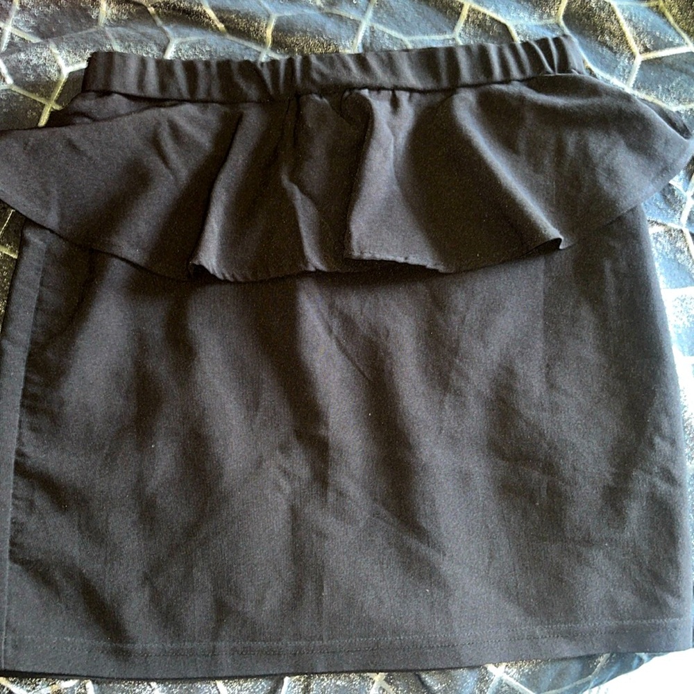 H&M Divided Black Ruffle Stretchy Skirt Size 12